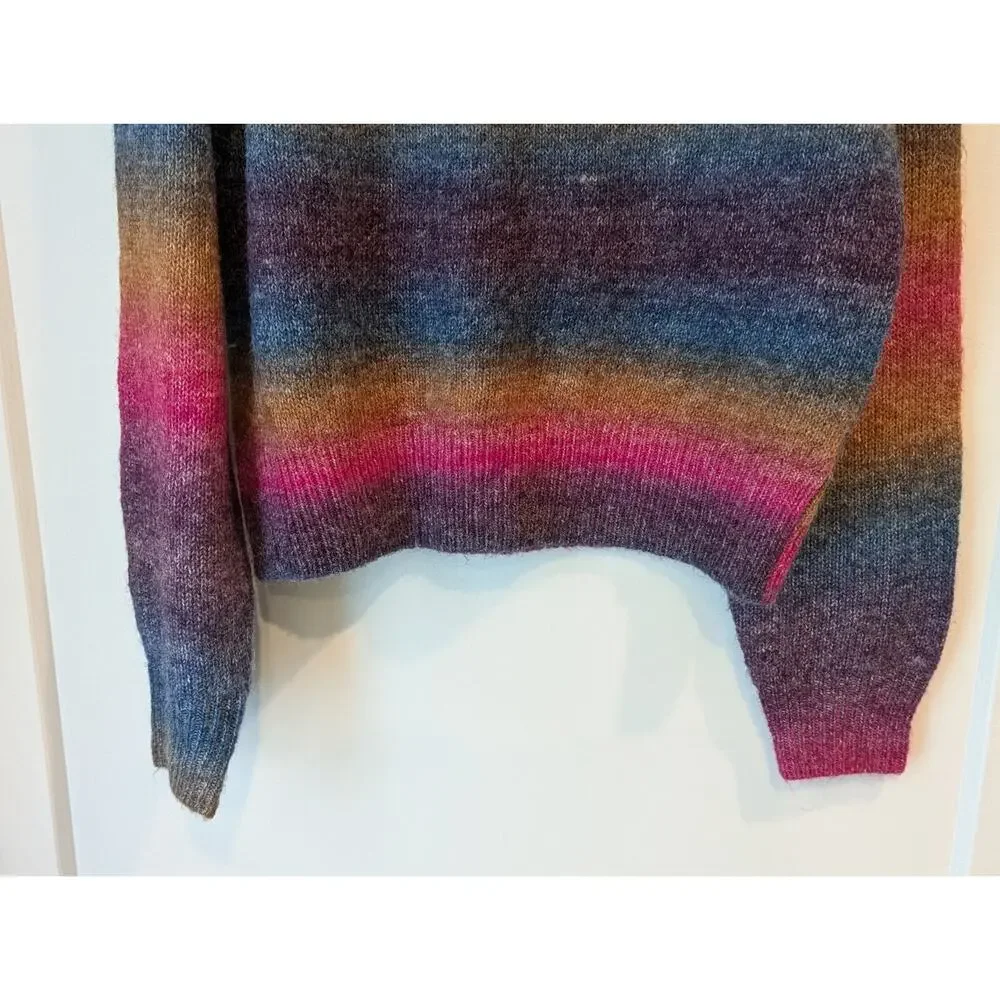 BB Dakota Steve Madden Small Acrylic Rainbow Stripe Sweater Pink Blue Ombré